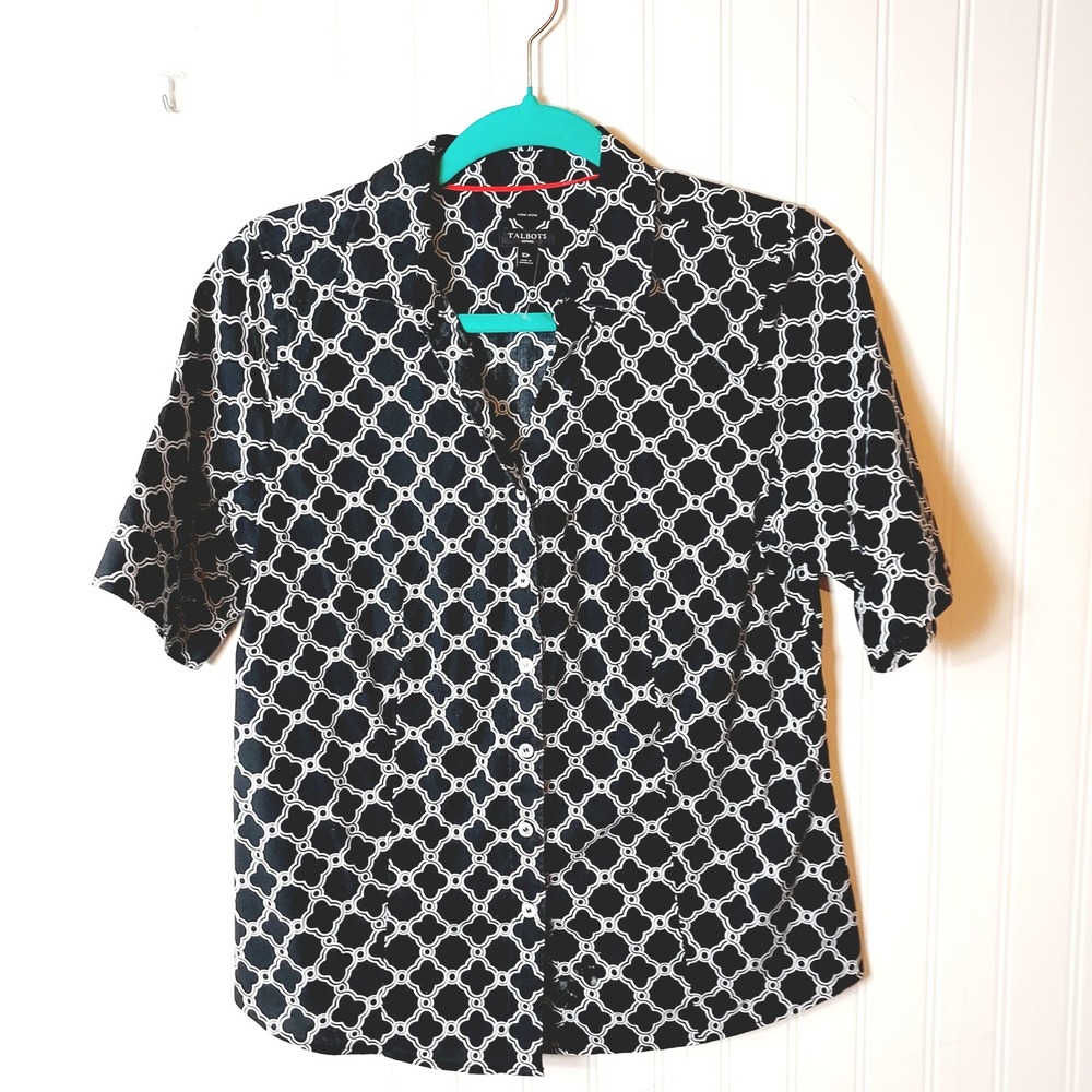 Talbots Button Down Shirt Women 10P Black White Geometric Non-Iron Short Sleeve